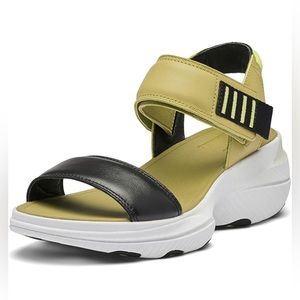 NWT Sorel Explorer Blitz Stride Sandals